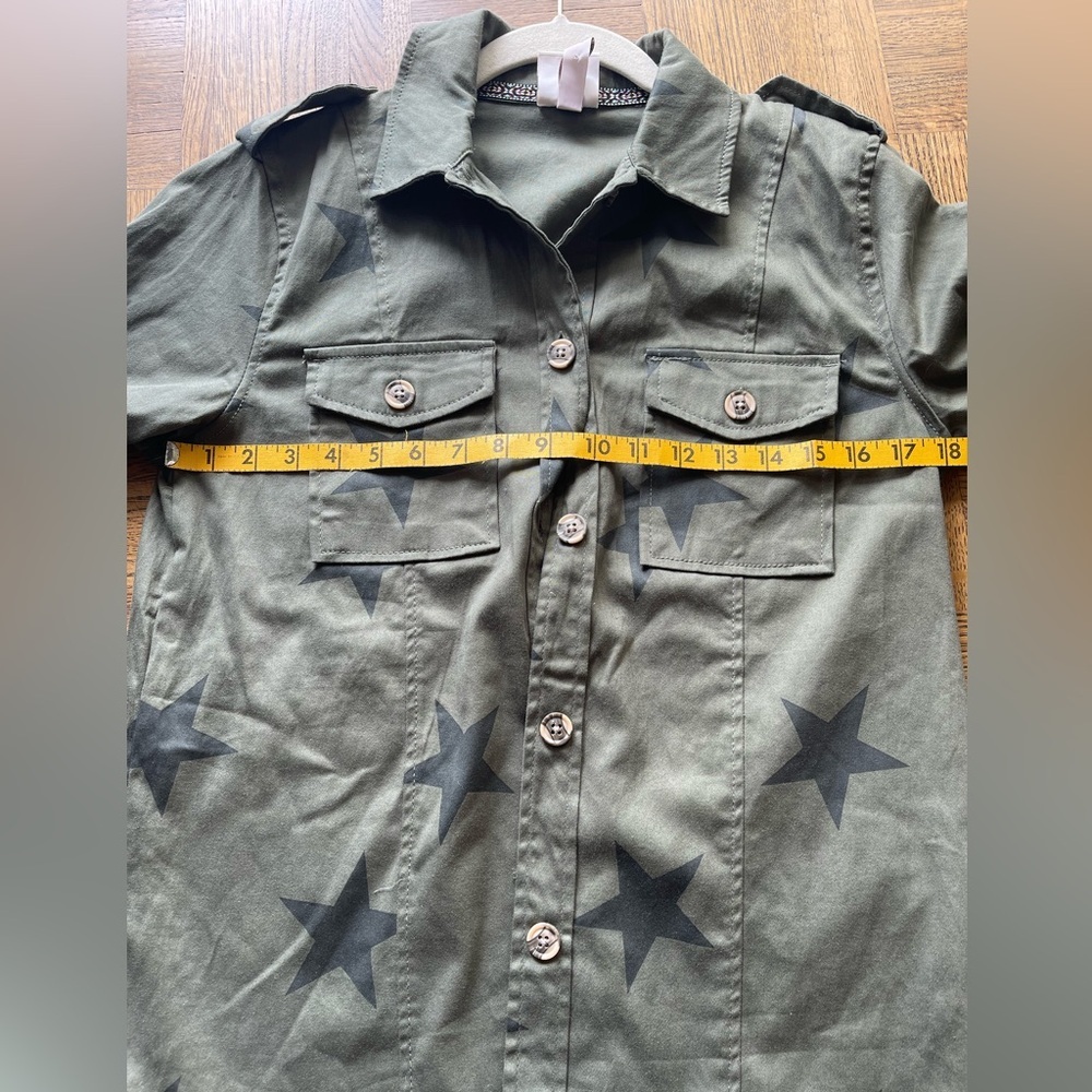 NWOT Knox Rose Army Green Star Button-Up Shirt - Picture 5 of 10